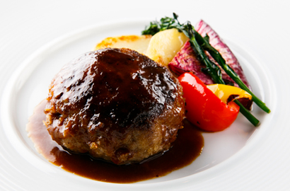 熟成牛１００％のハンバーグと季節野菜のグリエ